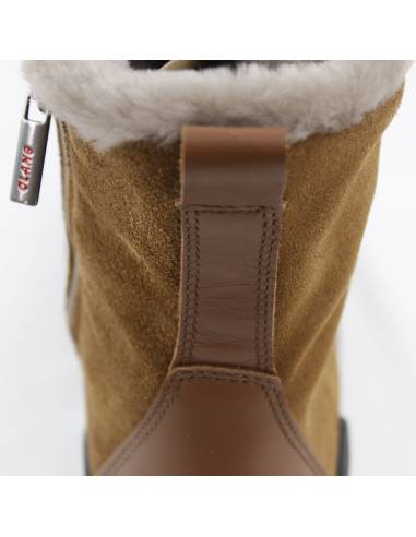 Warme Damenstiefel aus rotem Hydro-Wildleder und gefüttert mit echter Wolle.