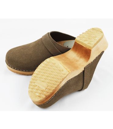 Women's Swedish clogs in  nubuck peach leather and wooden sole