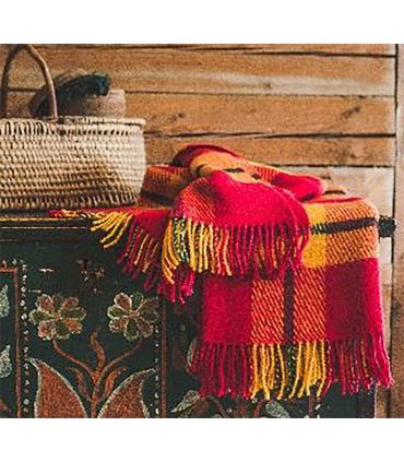 Warm diamond herringbone blanket in pure wool