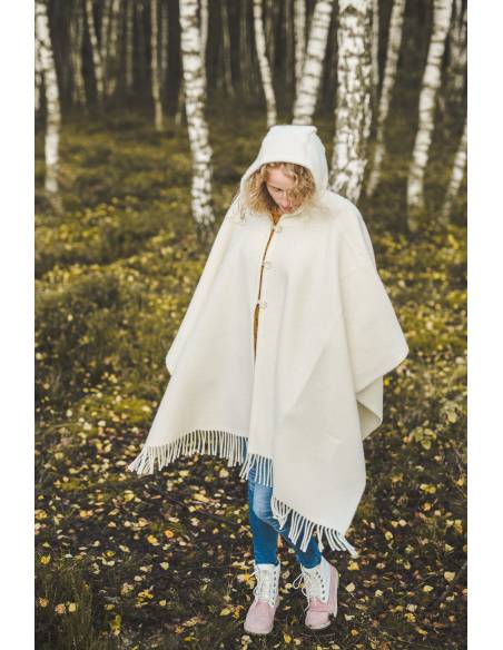 Cape mantle in pure new wool with hood and buttons
