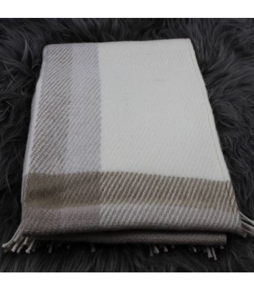 Stole with pockets in pure new wool