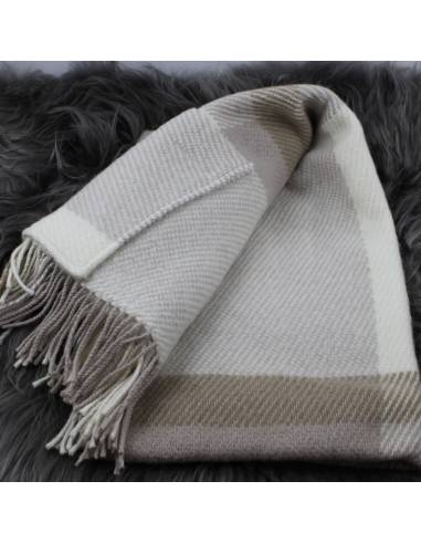 Stole with pockets in pure new wool