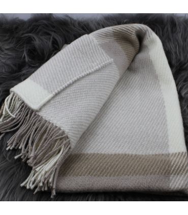 Stole with pockets in pure new wool