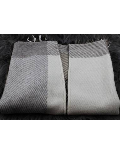 Cape mantle in pure new wool for women