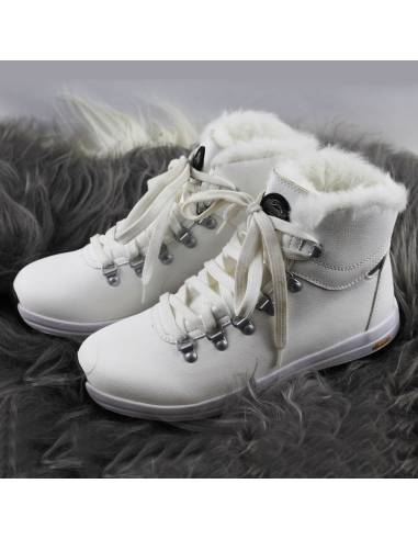 Cálidas zapatillas de mujer en cuero blanco o azul