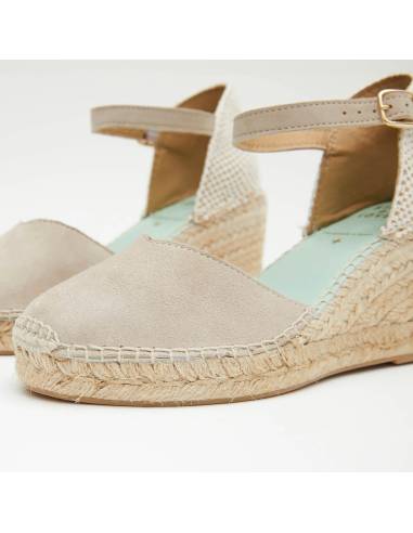 Wedge espadrilles with straps in red and beige suede