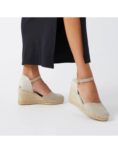 Wedge espadrilles with straps in red and beige suede