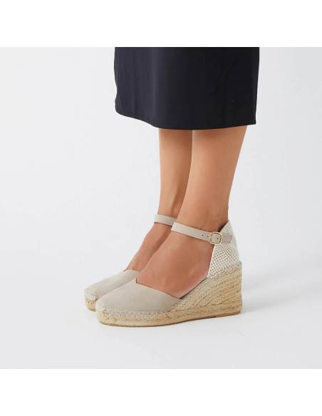 Wedge espadrilles with straps in red and beige suede