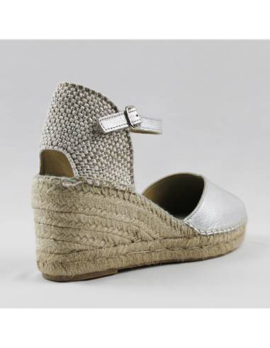 Silberne Keilpumps aus Leder mit Riemchen