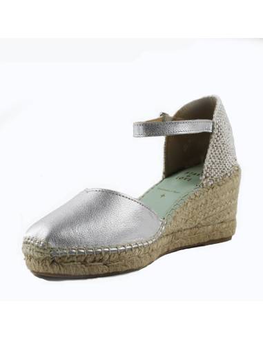 Silberne Keilpumps aus Leder mit Riemchen