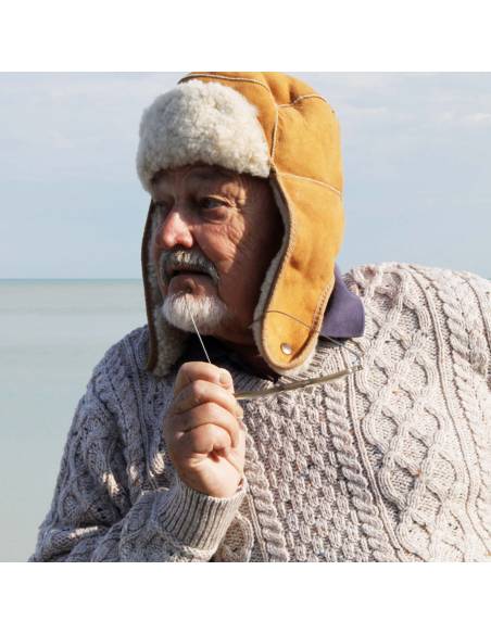 Irischer Pullover Mann reine Merinowolle warmer V-Ausschnitt grobe Maschen Zopfmuster.
