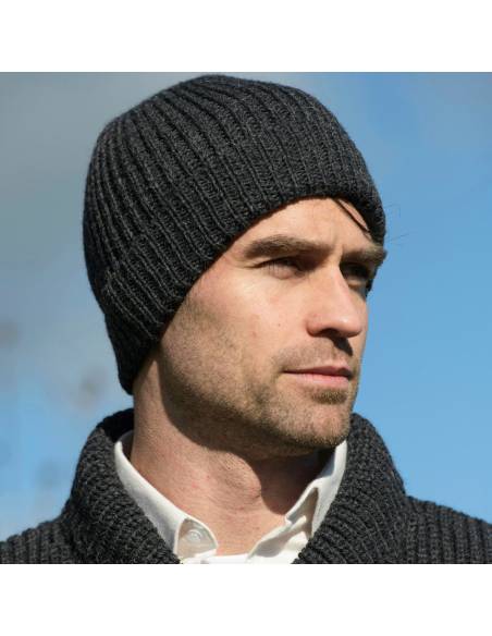 Gorro cálido de hombre de pura lana merino con punto de canalé simple