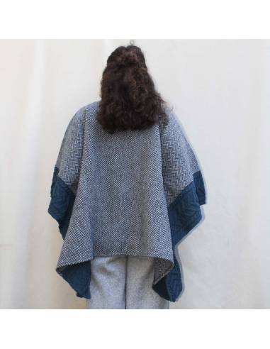 Damen-Mantelumhang aus reiner Merinowolle und Donegal-Tweed