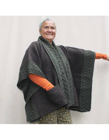 Damen-Mantelumhang aus reiner Merinowolle und Donegal-Tweed