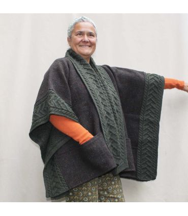 Damen-Mantelumhang aus reiner Merinowolle und Donegal-Tweed