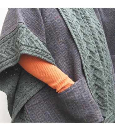 Damen-Mantelumhang aus reiner Merinowolle und Donegal-Tweed