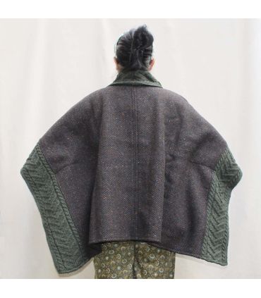 Damen-Mantelumhang aus reiner Merinowolle und Donegal-Tweed