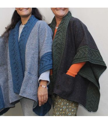 Damen-Mantelumhang aus reiner Merinowolle und Donegal-Tweed