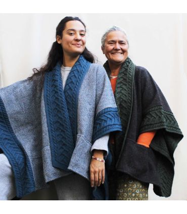 Damen-Mantelumhang aus reiner Merinowolle und Donegal-Tweed