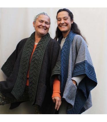 Damen-Mantelumhang aus reiner Merinowolle und Donegal-Tweed