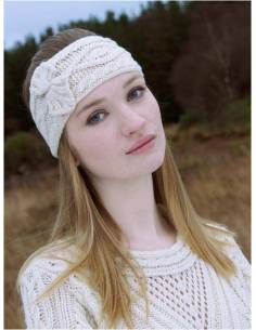 Wool beanie with big pompon 2