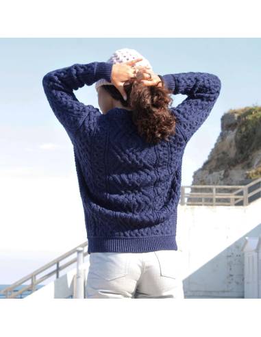 Cálido jersey de cuello redondo de pura lana merino para mujer con bolsillos