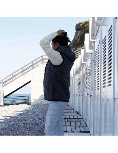 Cálido jersey de cuello redondo de pura lana merino para mujer con bolsillos