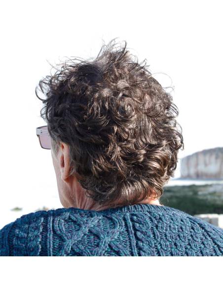 Irischer Pullover Mann reine Merinowolle warmer V-Ausschnitt grobe Maschen Zopfmuster.