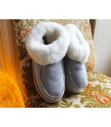 Chaussons chauds boots en peau de mouton Femme et Homme gris clair laine de mouton blanche