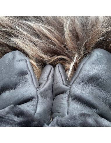 Women Mittens in wooly genuine lambskin