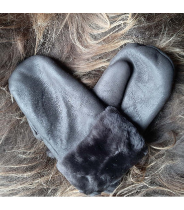 Women Mittens in wooly genuine lambskin