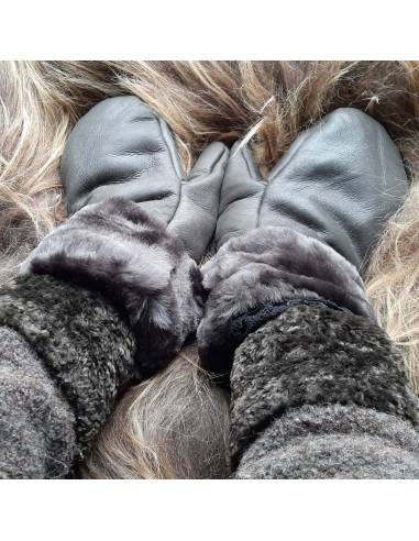 Women Mittens in wooly genuine lambskin