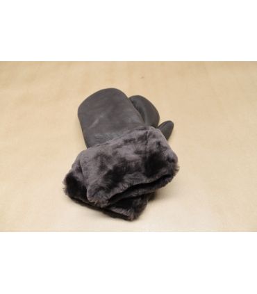 Women Mittens in wooly genuine lambskin