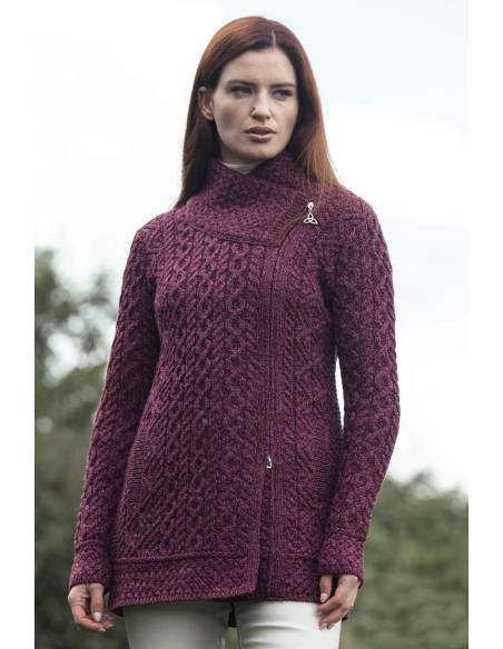 Warm women's coat in merino wool with asymmetrical collar and zip