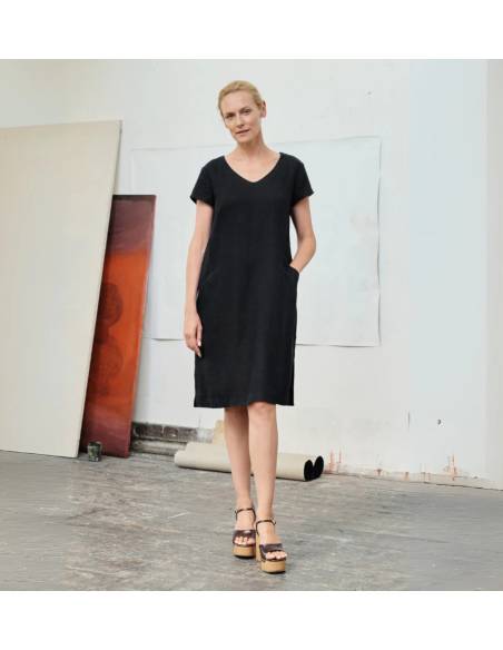 Robe en lin noir élégante et fluide pour femme