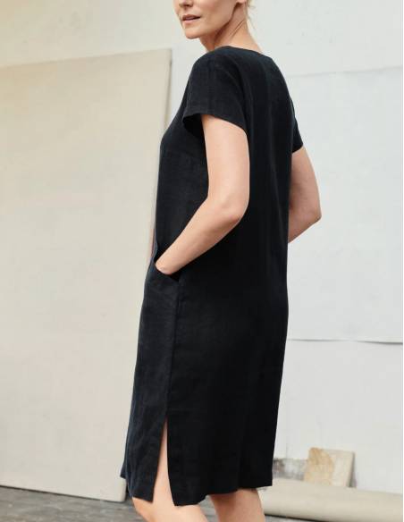 Robe en lin noir élégante et fluide pour femme