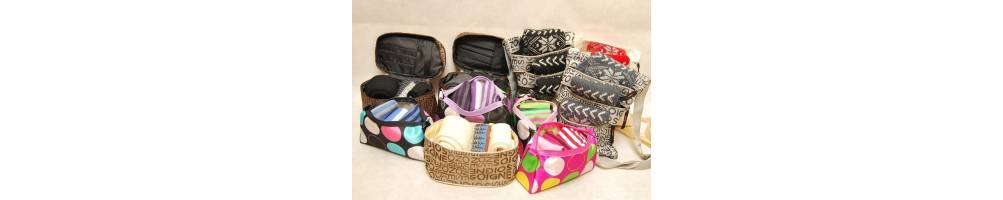 las ideas de regalo de tienda espíritu nórdico: calcetines bolsa, tarjetas postales de madera objeto de decoración,...