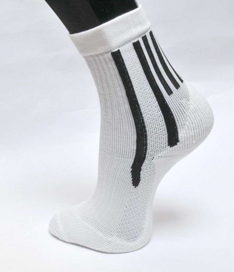Chaussettes courtes de contention coton, noir/pourpre avec fil d'argent -  Main 